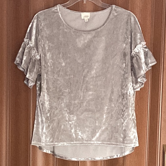 Caution To The Wind Velvet Top Size M Gray Color Crew Neck - Picture 6 of 6
